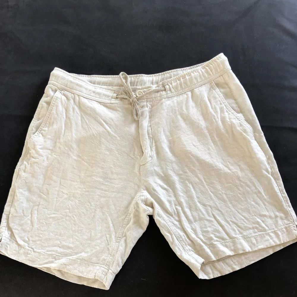 Linneshorts från Zara. Shorts.