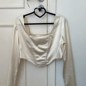 Top - Söt silke tröja, använd endast engång