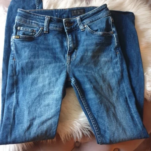 Tiger of sweden jeans 26/30 - Modellen heter slight och är oanvända!! Tighta med hög midja🌸