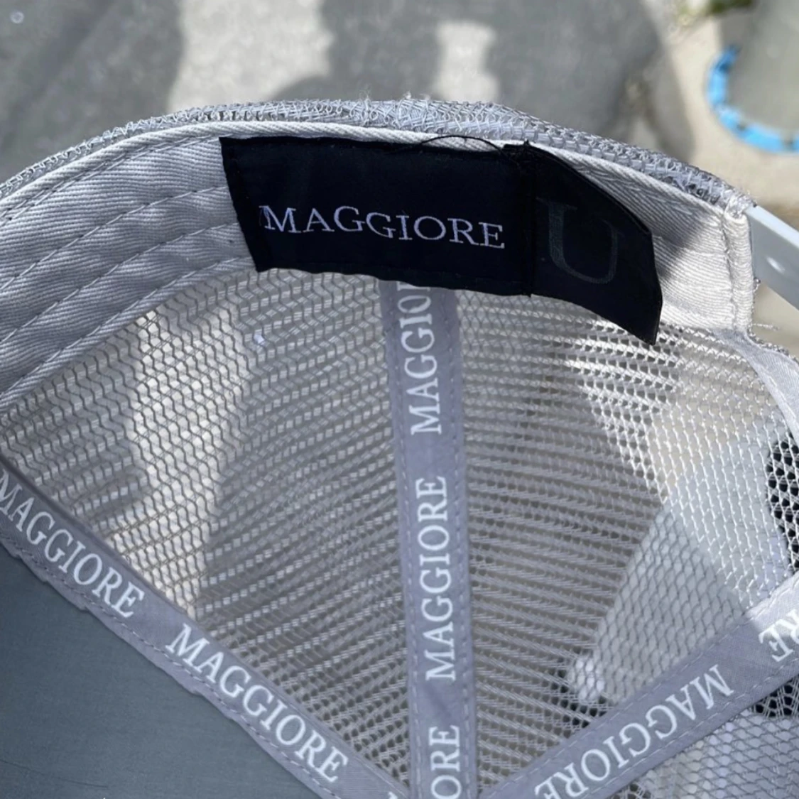 MAGGIORE KEPS LJUS GRÅ VELVETKEPS LIMITED EDITION - 91