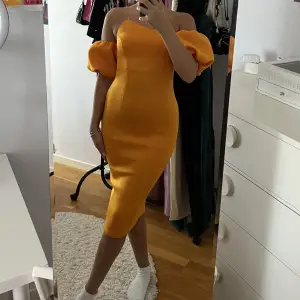 Orange klänning från Asos, aldrig använd. Etikett finns på🧡