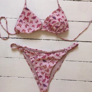 Bikini med fjärilar  - så fin bikini från bik bok med fjärilsmönster, använt en gång 