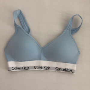 Calvin Klein BH - så snygg bh från calvin klein i ljusblå färg, tyvärr är den för liten för mig så har aldrig använt den 