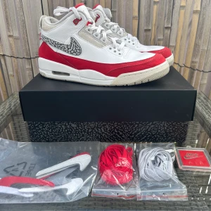 Jordan 3 retro tinker hatfield - Jordan 3 retro tinker hatfield storlek 44 köpta i USA. Allt finns förutom kvitto. Mycket bra skick 9/10!.