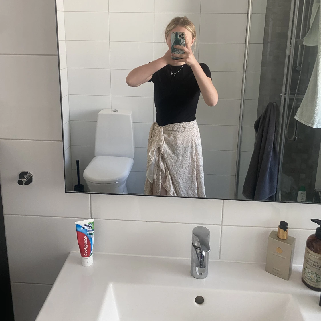 Fin lätt blommig kjol - 90