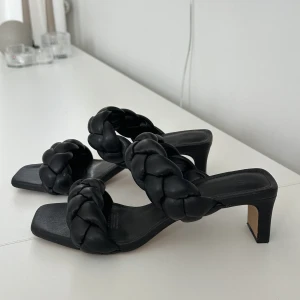 Klackskor  - Supersköna, men kommer tyvärr inte till användning. Knappt använda 