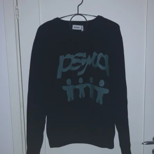 Weekday stickad tröja  - Weekday stickad tröja - Storlek M. Använd en gång. 