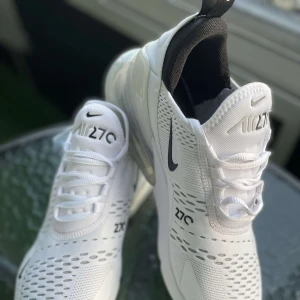 Nike Air Max 270 - Herrstorlek 42.5. Fint skick! Säljer för 700kr 