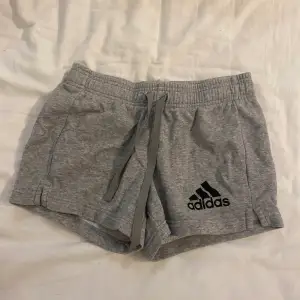 Mjuks shorts från adidas