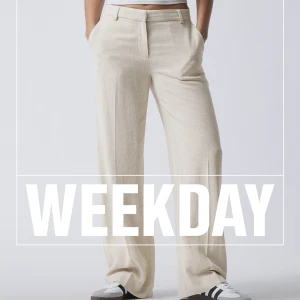 Slutsålda linnebyxor st 34 Weekday  - Hejsan! Jag säljer dessa oanvända byxor i linnemix från Weekday (helt slutsålda) i storlek 34 pga av lite för långa för mig som är 163. Superfina annars. Nypris 600