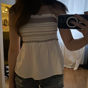 Söt topp - Skitsöt utsvängd tubtopp med ränder💖 stretchigt material runt bröstkorgen :) perfa till sommarn 