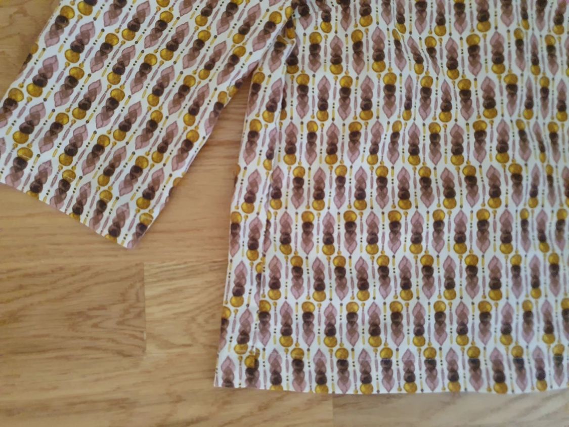 Mönstrad blus  - 90