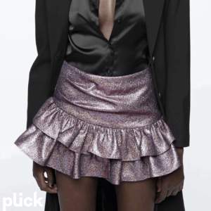 Zara glitter kjol som aldrig är använd bara testad Strl M men är mer som S❤️
