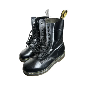 Original dr martens  - Tidslösa & klassiska Dr Martens i väldigt bra skick! Inga defekter, rena och sparsamt använda. Storlek 36! 🤩