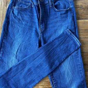 Vanliga basic Levis jeans, skinny. Inga synliga defekter!🙌