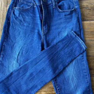 Vanliga basic Levis jeans, skinny. Inga synliga defekter!🙌
