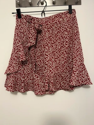 Kjol  - Kjol från Stellino, aldrig använd 