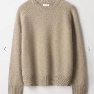Soft goat  - Säljer min fina soft goat 100% cashmere tröja då den inte kommer till användning. Använd en gång. Nypris 2795 och säljer för 1700. Pris kan diskuteras. Storlek xs men för stor på mig som vanligtvis har s. Kontakta vid mer bilder elller intresserad av köp❤️