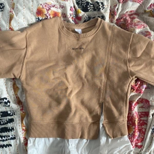 Zara sweatshirt - Den är ett år gammal.
