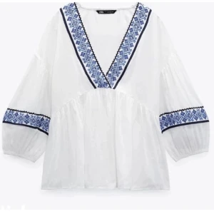 Zara tröja  - Säljer denna slutsålda zara tröja!🐬 använt typ tre gånger förra sommaren, finns inga slitage på tröjan 