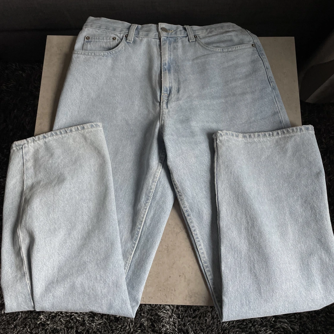 Ljusblåa vida jeans  - 90