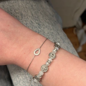 Edblad silver armband  - Säljer pga jag vill köpa ett likadant fast i guld, köpt för ett halvår sedan och har haft på mig det sen dess, jättebra skick dock❤️