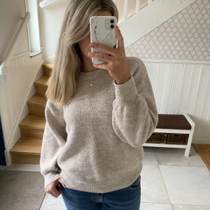 Stickad tröja - Säljer min stickade tröja ifrån pimkie💗 köpt i höstas och är i bra skick!