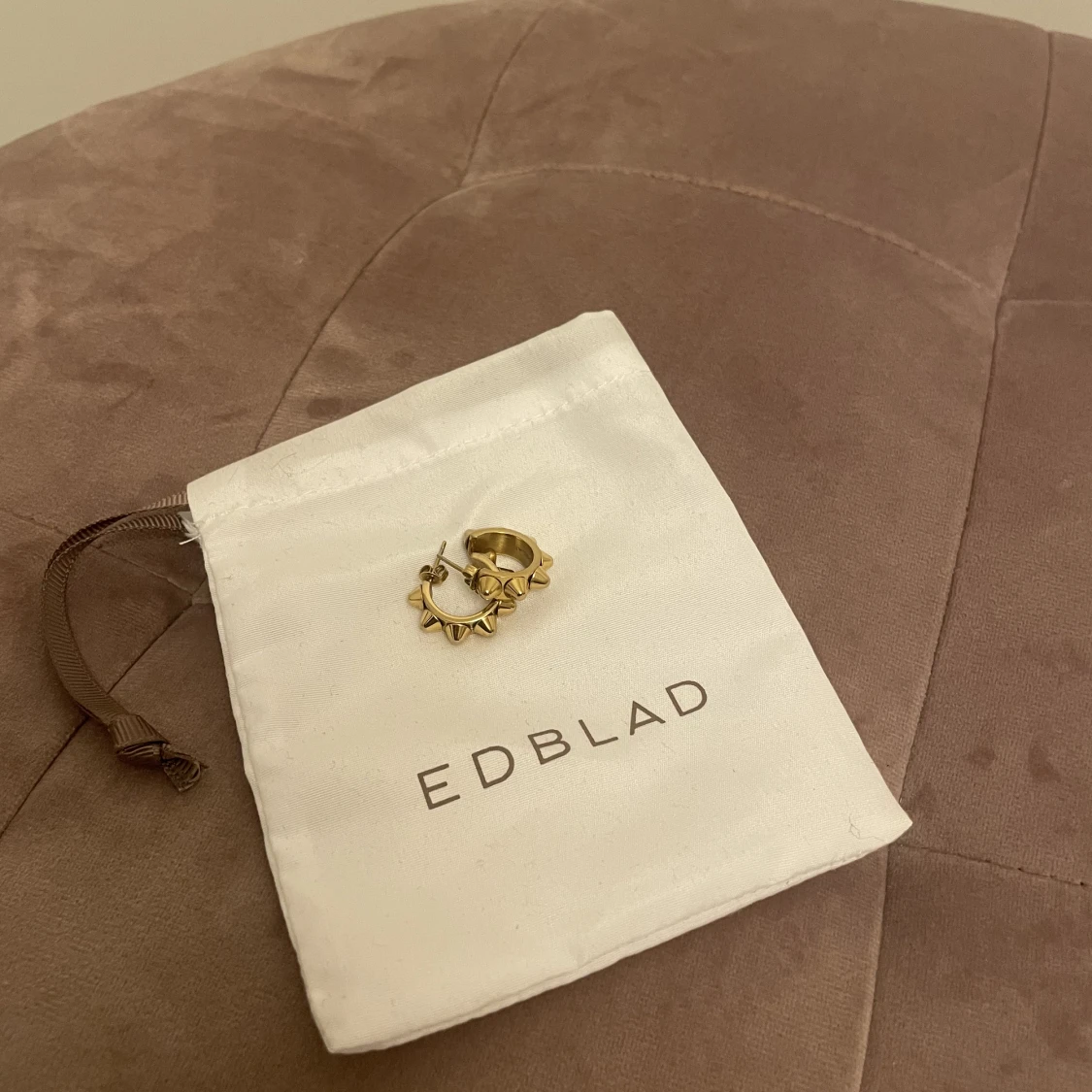 Edblad örhängen nitar  - 90