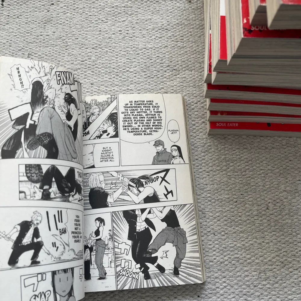 Säljer 12 volymer av Fire Force mangan då de ej kommer till användning! Säljer endast alla tillsammans och möts helst upp eftersom det är så många. Annars ligger frakten på 100-150kr Tror två av böckerna har någon liten skada så hör av dig vid frågor🫶🏼. Övrigt.