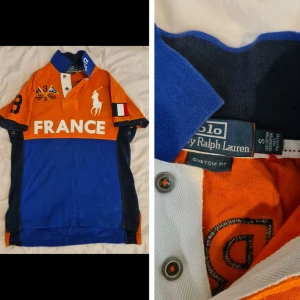 Ralph Lauren polo stl M. Custom fit. - Hej! Djur o rökfritt fläckfri Ralph Lauren piké orange stl M 260:- eller bud.  