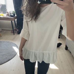 Tröja  - Jag säljer en jätte fin tröja/blus som inte kommit till användning och är nästan helt oanvänd💓 Den finns inte att köpa längre. 