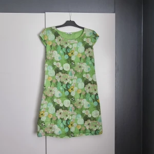 Klänning  - Ny linne klänning oanvänd. Köpte från Amalfi kust. Stl M/L