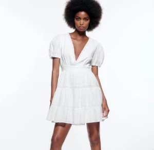 Vit klänning  - Jätte fin vit sommarklänning från zara!