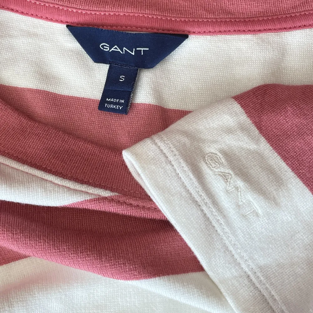  en rosa vit randig gant  klänning original pris 500. Klänningar.