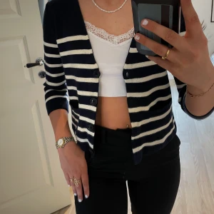 Kofta Filippa K - Fin kofta från Filippa K i väldigt fint skick!😊 Storlek S