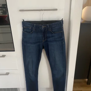 Emporio armani jeans - Säljer mina emporio armani jeans, knappt använda och i bra skick. 