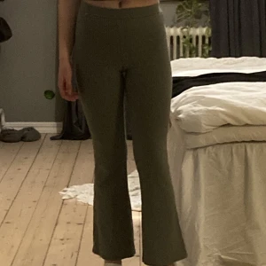 Jazz byxor  - Gröna ribbade jazz byxor 