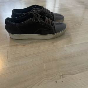 Lanvin - Säljer ett par mörkbruna lanvin i strlk uk 6 som passar strlk 41-42