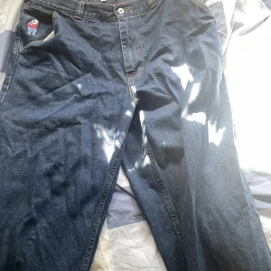 Big boys carpenter pants - Big boys i gott skick. Litet hål vid den vänsta byxan. Kan hämtas i stockholm eller solna 