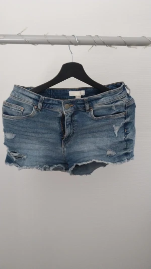 Jeans shorts  - Shorts som jag inte passar mig längre köpt på h&m 