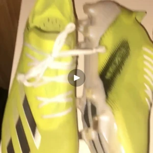 Adidas x ghost - 41 1/3 passar i 41, rätt så fint skick använda ett fåtal gånger