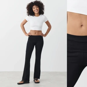 Yogabyxor  - Säljer dessa superfina svarta yogabyxor, ifrån Ginatricot. Stl S. Endast använda en gång så de är i nyskick. Säljs för att de är för stora😀💕