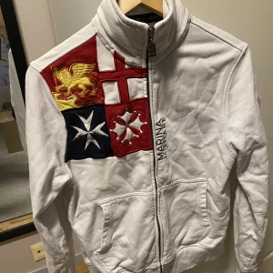 Marina Militare tröja - Säljer en marina militare tröja från italien. Mycket bra skick.