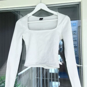 Tröja ginatricot  - Fin mjuk ribbad tröja från Gina Tricot. Storlek S. Materialet är väldigt mjukt och töjbart. 