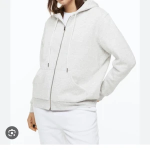 Grå ziphoodie  - Supersnygg och sjön ziphoodie från hm i stl xs. Nyskick