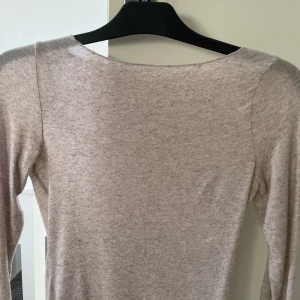 Intimissimi tröja - En beige intimissimi tröja i storlek S
