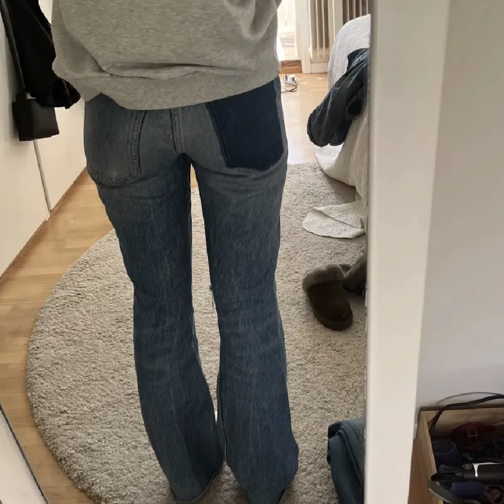 Supersnygga jeans med coola detaljer🫶🏼(lånade bilder, har tyvärr inga egna). Jeans & Byxor.