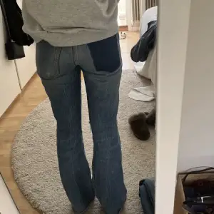Supersnygga jeans med coola detaljer🫶🏼(lånade bilder, har tyvärr inga egna)