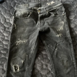 Dondup jeans - Tja, säljer ett par Dondup jeans storlek 31 modell George 