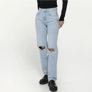 Jeans - 90’s high waist jeans från Gina Tricot, storlek 36!